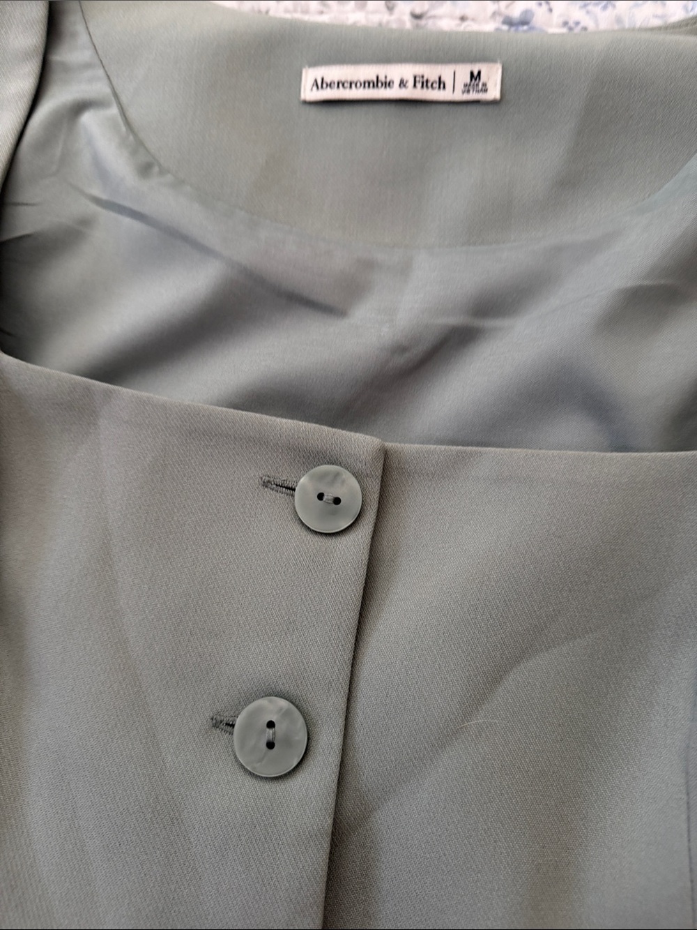 Abercrombie & Fitch Sage Green Button-Front blouse - Picture 3 of 3